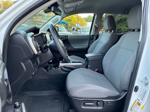 Used 2022 Toyota Tacoma SR5 w/ Technology Package image 10
