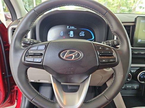 Used 2024 Hyundai Venue SEL image 10
