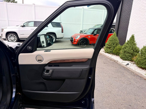 Used 2020 Land Rover Discovery HSE image 34