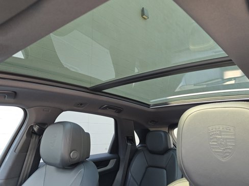 New 2025 Porsche Cayenne image 30