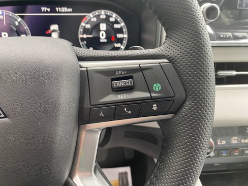 New 2025 Mitsubishi Outlander SEL image 17