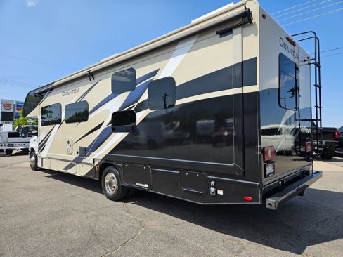 Used 2021 Ford E-450 and Econoline 450 Super Duty w/ Motorhome Prep Package image 6