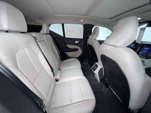 New 2026 Volvo XC40 B5 Plus w/ Protection Package Premier image 10