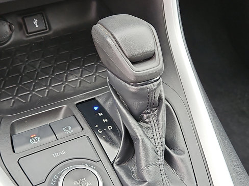 Used 2021 Toyota RAV4 XLE image 15