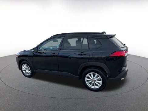 Used 2025 Toyota Corolla Cross LE image 10