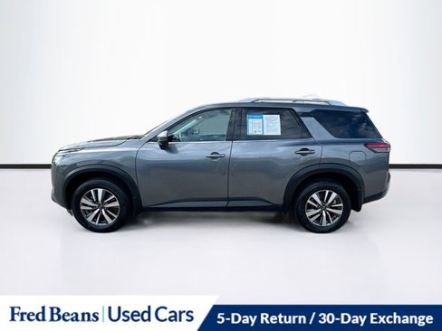 Used 2024 Nissan Pathfinder SL w/ Black Appearance Package image 4