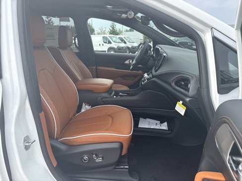 New 2026 Chrysler Pacifica Pinnacle image 9