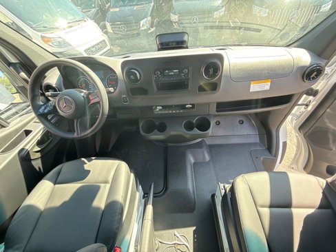 Used 2025 Mercedes-Benz Sprinter 2500 image 22