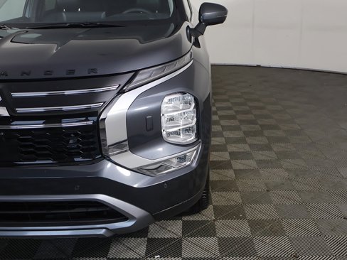 New 2025 Mitsubishi Outlander SE image 15