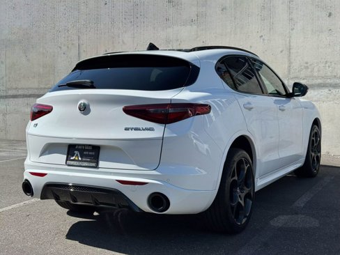 Used 2022 Alfa Romeo Stelvio Veloce image 6