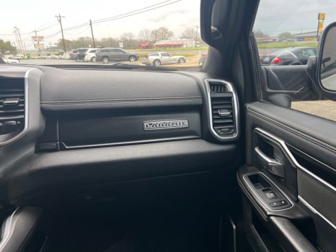 Used 2020 RAM 2500 Laramie w/ Night Edition image 28