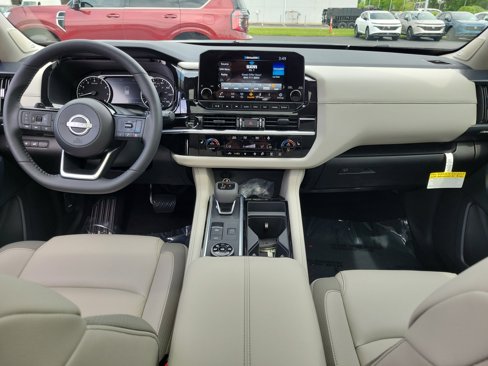 New 2025 Nissan Pathfinder SL image 9