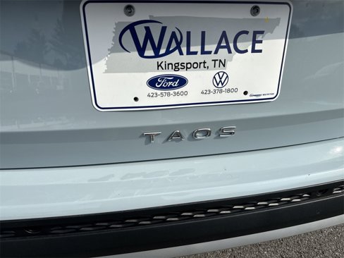 New 2025 Volkswagen Taos SE image 6