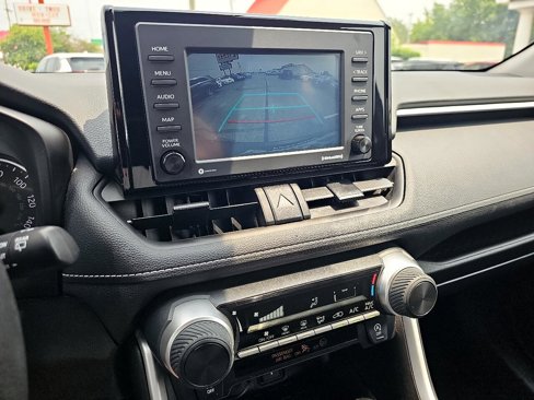 Used 2022 Toyota RAV4 LE image 19