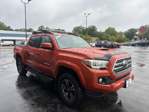 Used 2017 Toyota Tacoma TRD Sport image 11