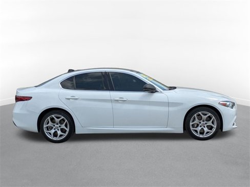 Used 2021 Alfa Romeo Giulia Ti image 2