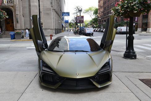 Used 2025 Lamborghini Revuelto image 2
