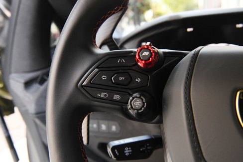 Used 2025 Lamborghini Revuelto image 20