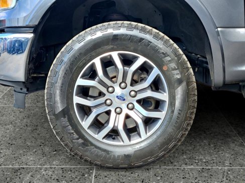 Used 2015 Ford F150 Lariat w/ Equipment Group 501A Mid image 9