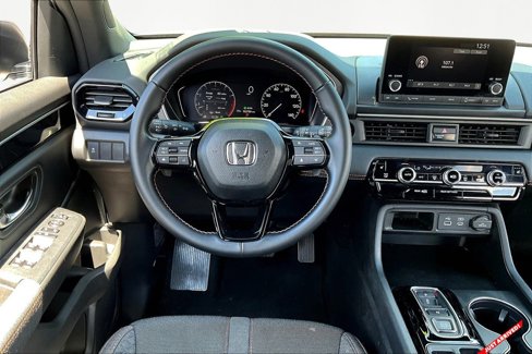 Used 2025 Honda Pilot Sport image 8