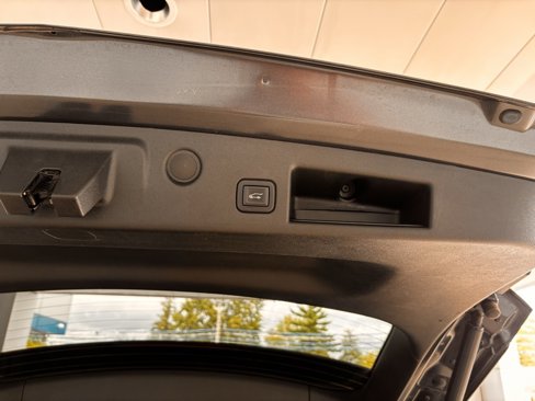 Used 2022 Chevrolet Equinox RS w/ RS Leather Package image 33