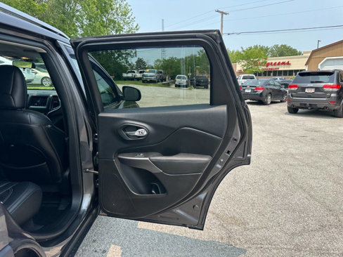 Used 2019 Jeep Cherokee Latitude Plus w/ Cold Weather Group image 15
