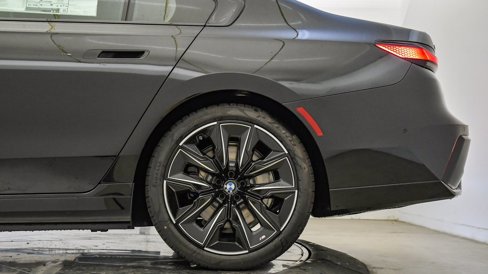 New 2026 BMW 750e xDrive image 11