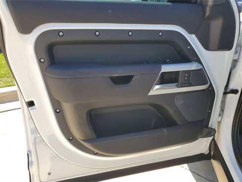 Used 2023 Land Rover Defender 110 S image 13