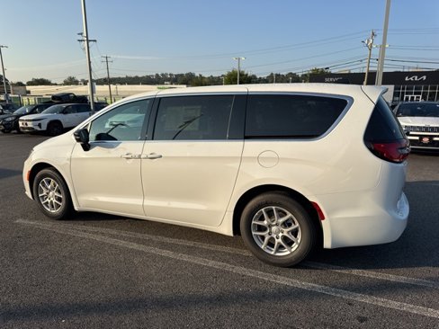 New 2026 Chrysler Pacifica Select image 5