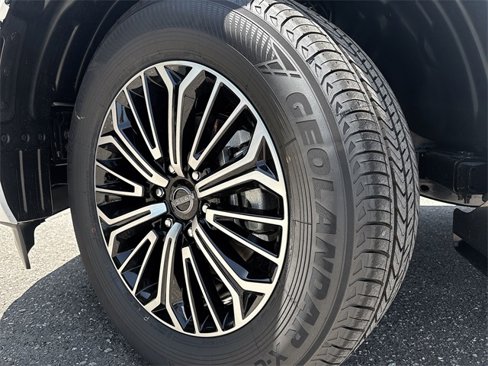 New 2025 Nissan Armada SL w/ Captain's Chari Seat Package image 10