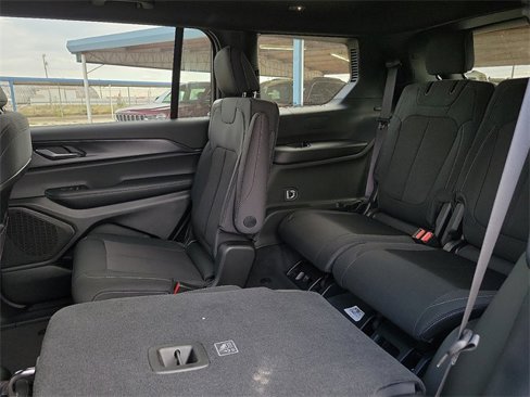 New 2025 Jeep Grand Cherokee L Laredo image 8