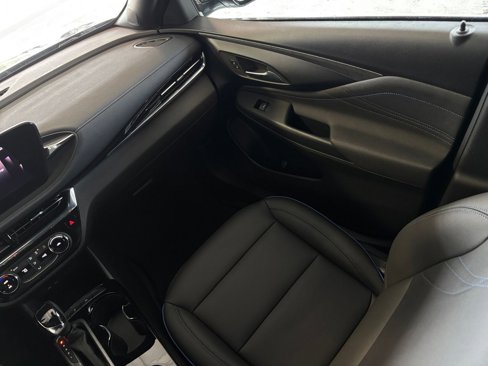 Used 2025 Buick Envista Sport Touring image 34