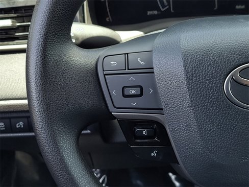 Used 2025 Toyota Camry LE image 23