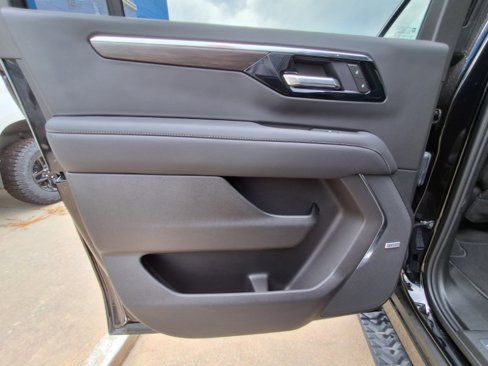New 2025 Chevrolet Suburban Z71 w/ Z71 Off-Road Package image 24