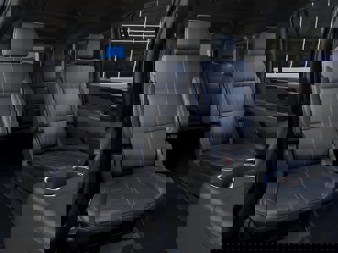New 2025 Chevrolet Suburban High Country image 17