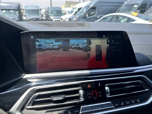 Used 2022 BMW X7 M50i image 17