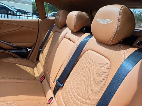 Used 2023 Aston Martin DBX image 18