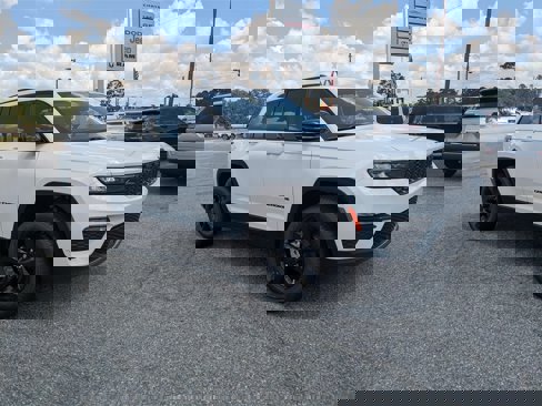 New 2025 Jeep Grand Cherokee Limited w/ Luxury Tech Group II image 2