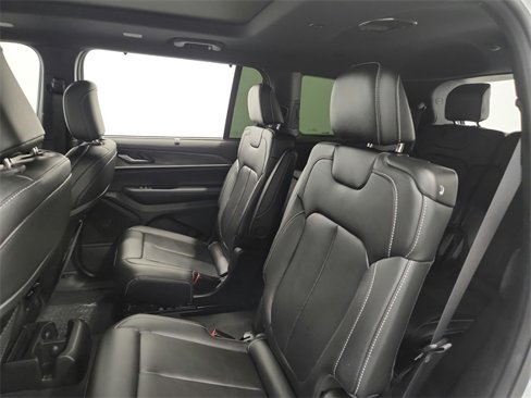 Used 2025 Jeep Grand Cherokee L Limited w/ Luxury Tech Group II image 32