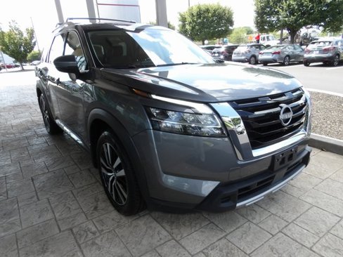 Certified 2023 Nissan Pathfinder Platinum image 3