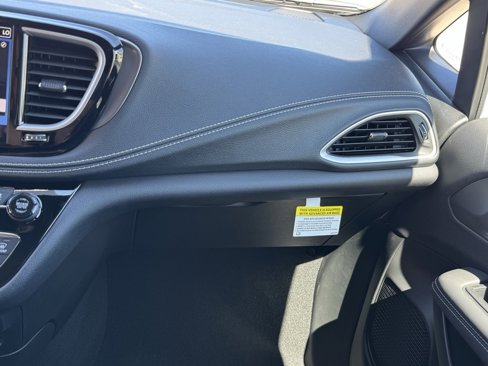 New 2026 Chrysler Pacifica Select w/ S Appearance Package image 16