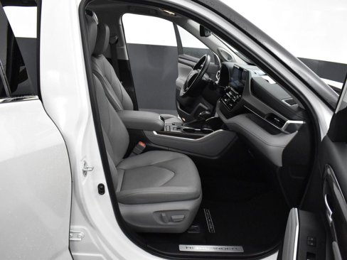 Used 2022 Toyota Highlander Limited image 35