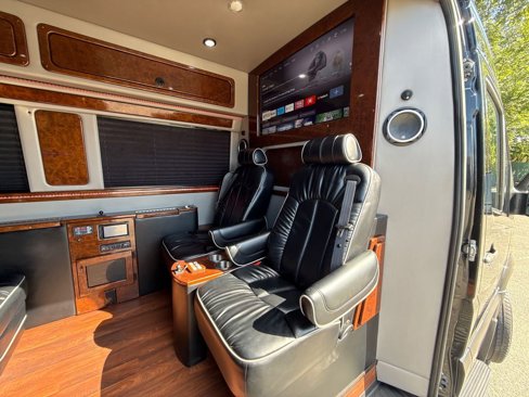 Used 2017 Mercedes-Benz Sprinter 2500 image 25