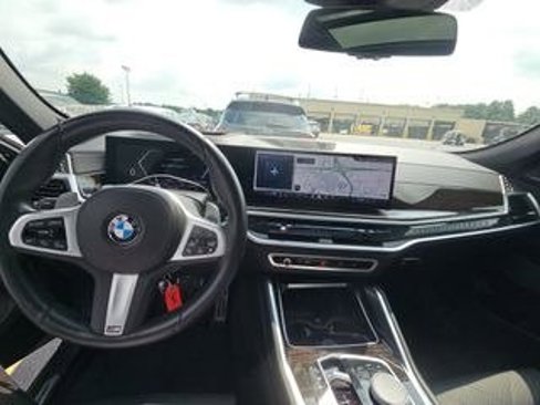 Used 2025 BMW X6 xDrive40i image 3