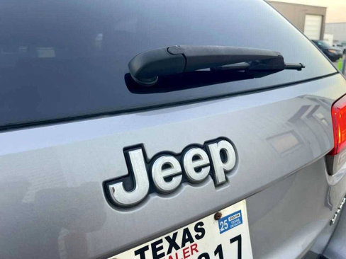 Used 2018 Jeep Grand Cherokee Laredo image 16