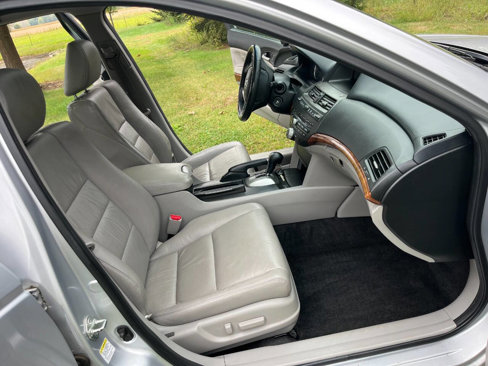 Used 2011 Honda Accord EX-L image 5