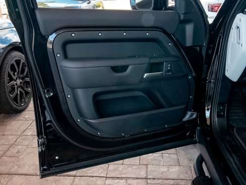 New 2025 Land Rover Defender 130 X-Dynamic SE image 34