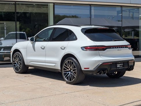 Certified 2025 Porsche Macan image 3