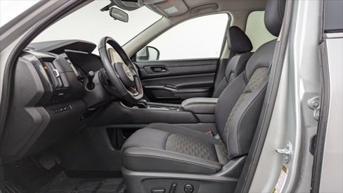 Used 2025 Nissan Pathfinder SV image 14