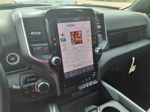 New 2026 RAM 1500 4x4 Crew Cab image 17